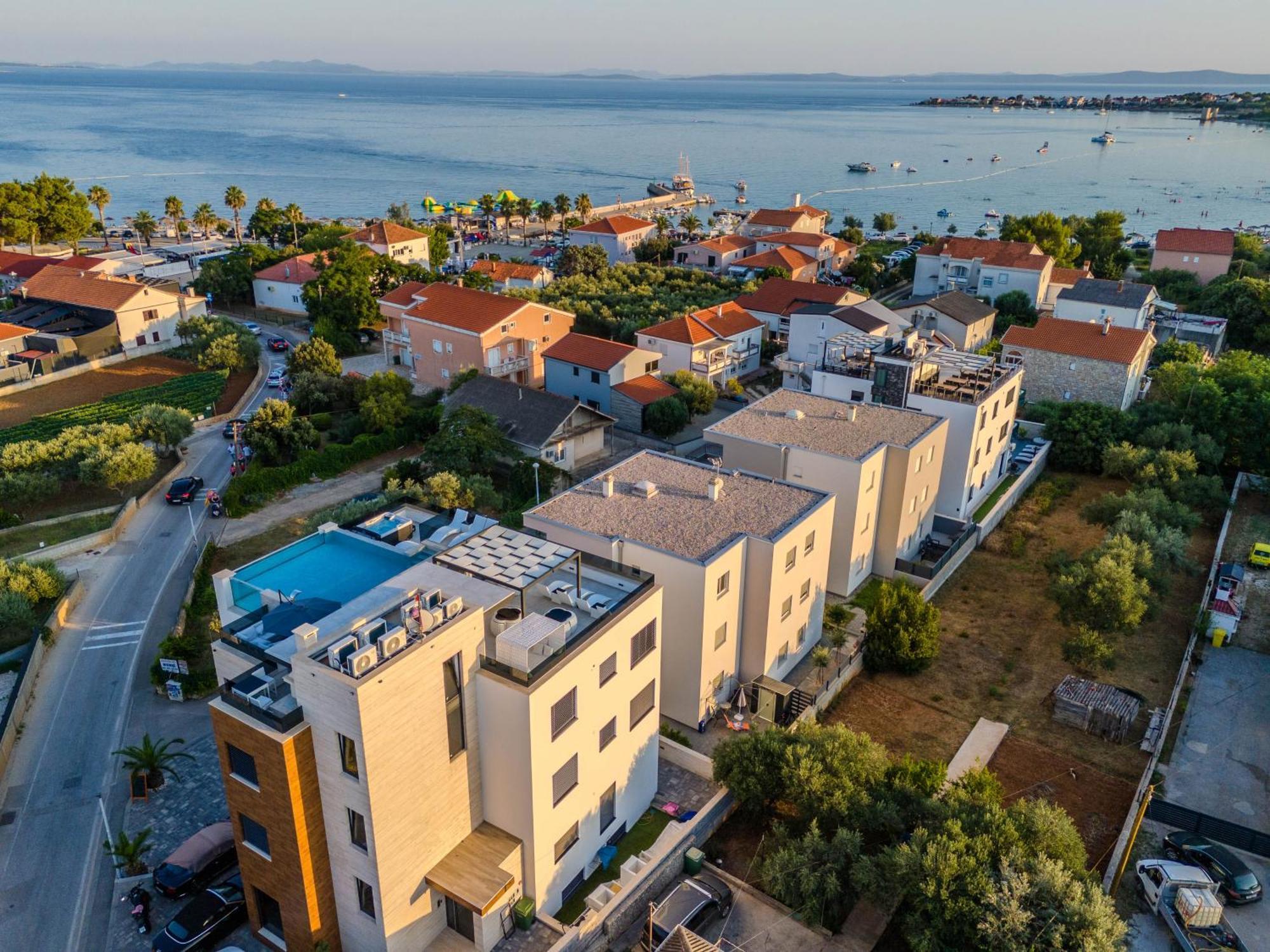 Grandpalazzo Apartments Vir Exteriér fotografie